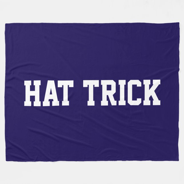 Athletic Bold White HAT TRICK Text auf Navy Blau Fleecedecke (Vorderseite (Horizontal))