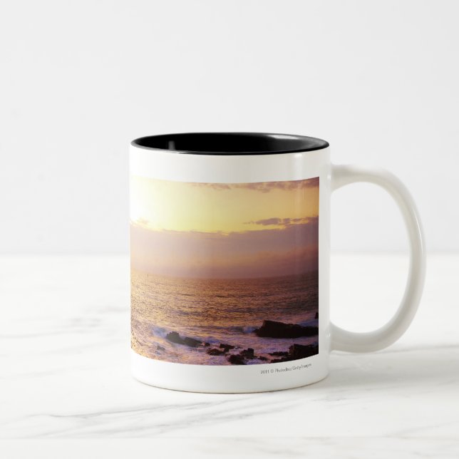 Atlantik am Sonnenaufgang, Ansicht von Portland Zweifarbige Tasse (Rechts)
