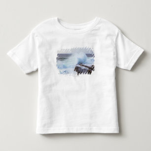 Atlantik-Welle, die in Maines Küste zusammenstö Kleinkind T-shirt