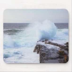 Atlantik-Welle, die in Maines Küste zusammenstö Mousepad