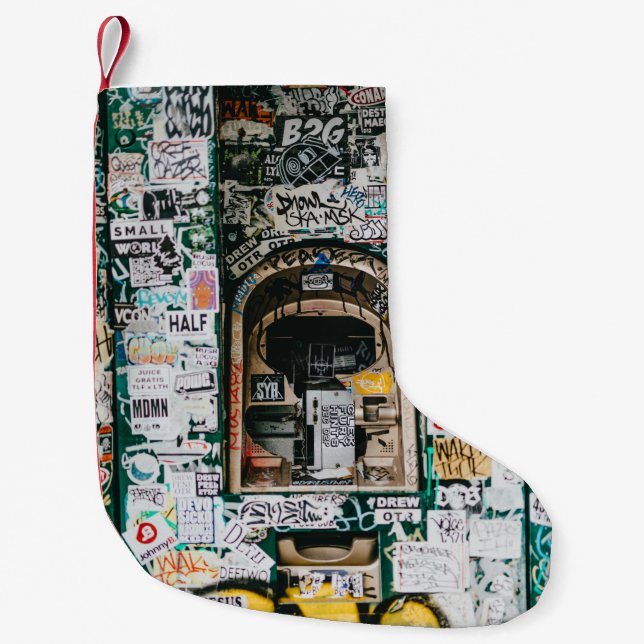 ATM MACHINE WITH GRAFFITI KLEINER WEIHNACHTSSTRUMPF (Vorderseite)