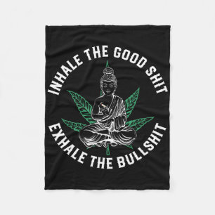 Atme das Gute ein, atme den Bull Yoga Weed Namaste Fleecedecke