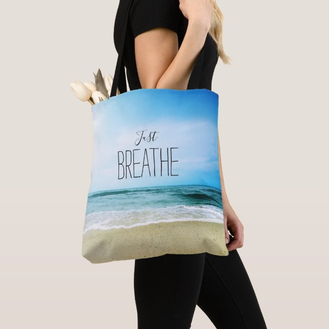 Atmen Sie einfach am Strand aus Tasche (Von Nahem)