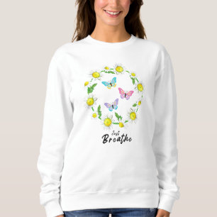 Atmen Sie einfach den blumigen Kronleuchter Butter Sweatshirt