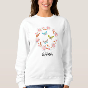 Atmen Sie einfach den blumigen Kronleuchter Butter Sweatshirt