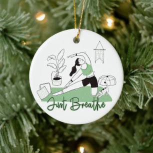 Atmen Sie einfach die Yoga-Medizin-Pose aus Keramik Ornament
