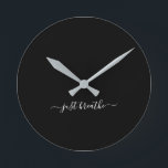 Atmen Sie einfach schwarz elegante Skript-Yoga gro Runde Wanduhr<br><div class="desc">Moderne Yoga-Uhr mit schicken schwarzen Hintergrund und elegantem,  weißem Schriftsatz mit dem Zitat "Atmen".</div>