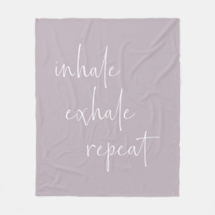 Atmen Sie Exhale Inspiration Zitat Minimalistisch  Fleecedecke