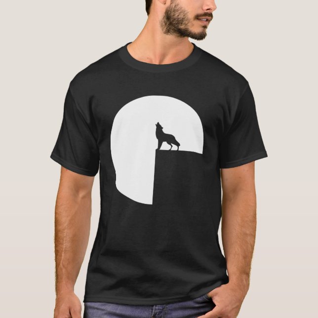 Atmosphärischer Wolf Howling am Vollmond 1 T-Shirt (Vorderseite)