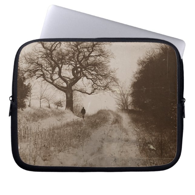 atmosphärisches Schneeszene Foto monochrom Laptopschutzhülle (Vorderseite)