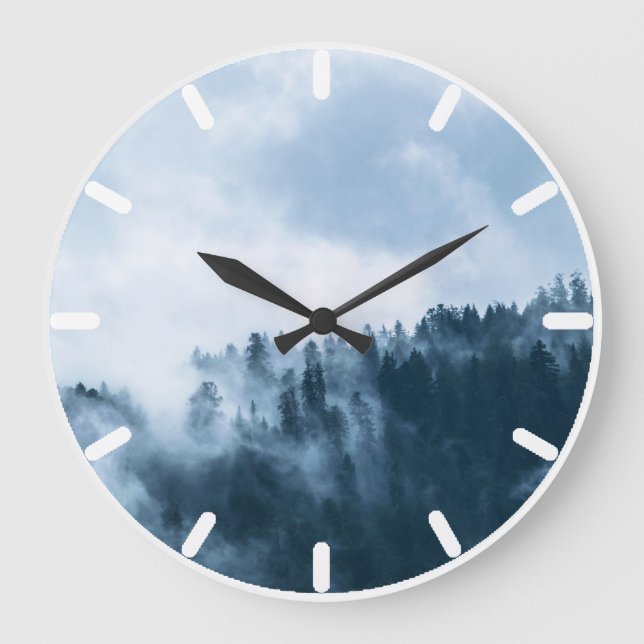 Atmospheric Fog over a Forest Große Wanduhr (Vorderseite)
