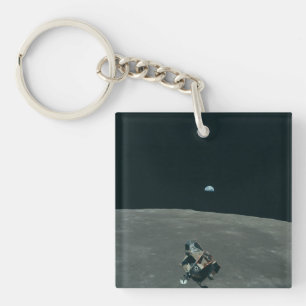 Atterrisseur lunaire Apollo et Terre se levant au-