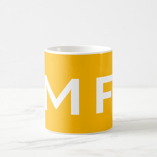 Attraktive Monogram gelb weiß Moderne Schlicht Kaffeetasse (Mittel)