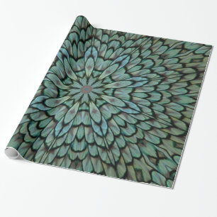 Attraktiver Pfau versieht Kaleidoskop mit Federn Geschenkpapier