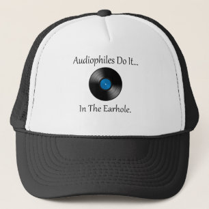 Audiophile machen es... Im Ohrloch. Truckerkappe