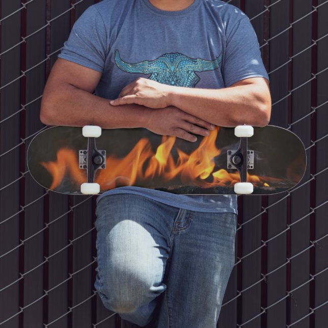 Auf dem Skateboarddeck "Hot Flames" (Außenbereich 3)