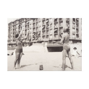 Auf dem Strand in Cannes im Jahre 1935 Leinwanddruck