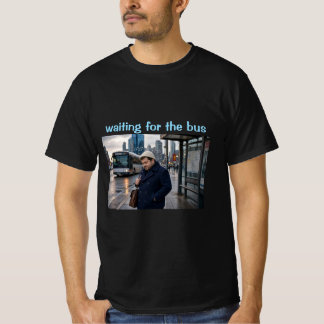 auf den Bus warten  T-Shirt