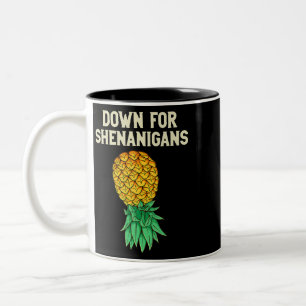 Auf den Kopf Ananas runter für Shenanigans Funny S Zweifarbige Tasse