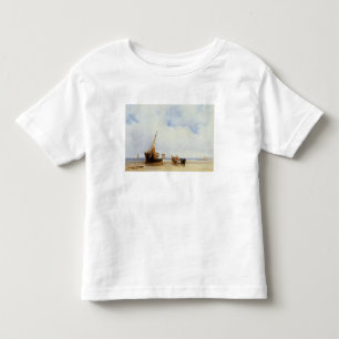 Auf den Strand gesetzte Schiffe und ein Lastwagen Kleinkind T-shirt