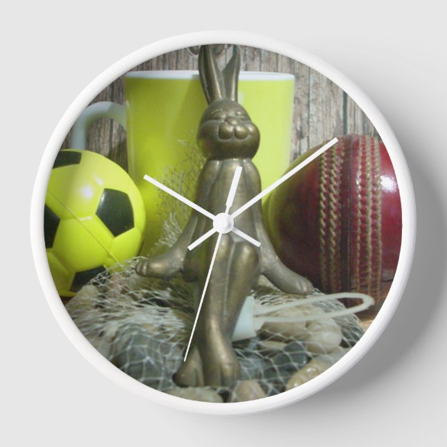 Auf der anderen Seite Pitch & Crease: Fußball-Cric Wanduhr (Vorderseite)