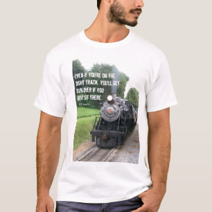 Auf der rechten Seite - Fahren Sie mit dem Zug T-Shirt