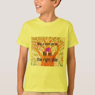 Auf der rechten Seite sein T-Shirt