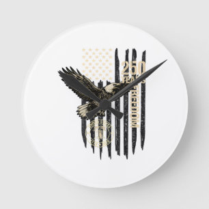 Auf der Rückseite Adler und Flagge 250 Jahre 1776- Runde Wanduhr