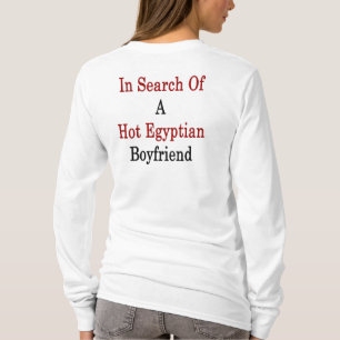 Auf der Suche nach einem heißen ägyptischen Freund T-Shirt