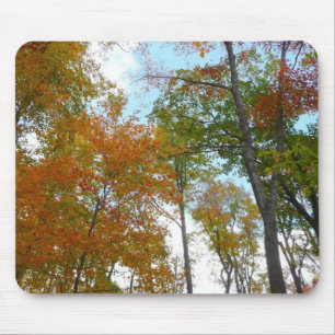 Auf die Herbstlaube schauend Ich farbige Fallfolie Mousepad