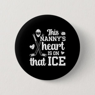 Auf dieser Eishockey-Nanny-Oma-Eishockeyspielerin Button