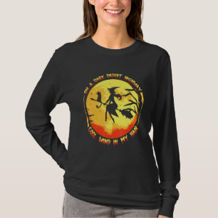 Auf einem dunklen Wüstenweg Cool Wind in meinem Ha T-Shirt