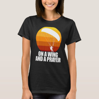 Auf einem Flügel und einem Gebet Paragliderabenteu T-Shirt