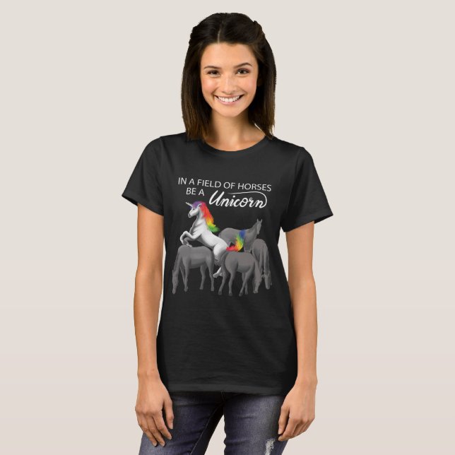 Auf einem Gebiet der Pferde seien Sie ein T-Shirt (Vorne ganz)