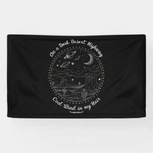 Auf einer dunklen Wüstenstraße Reise Berg Camping Banner