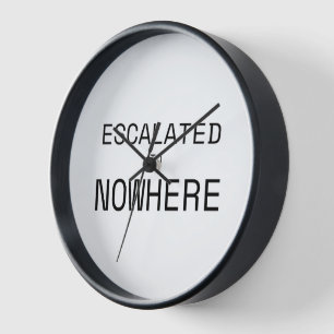 Auf Eskalation ohne Ende Analog Typografie Wanduhr