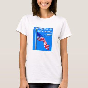 Auf Freiheitsrechten (Licht) erhobener T - Shirt