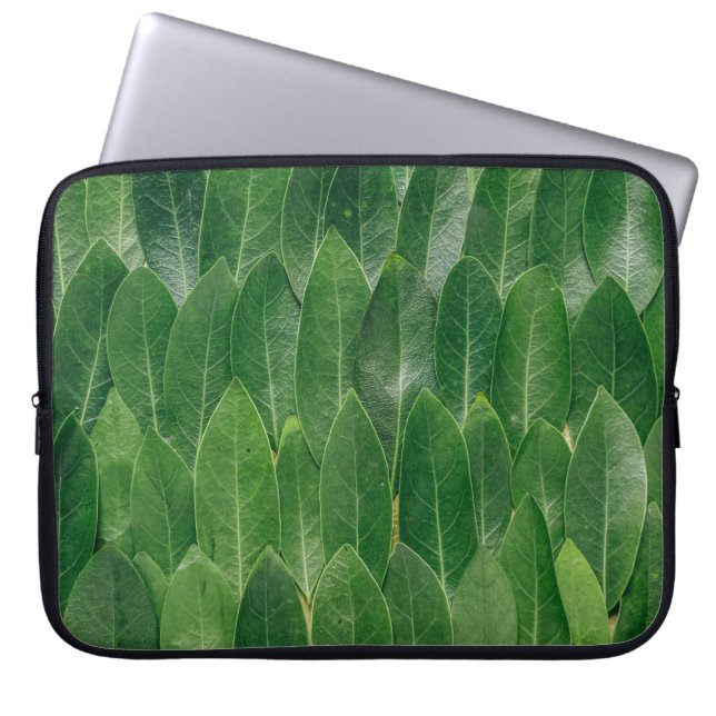 AUF GROSSEN ENTSCHEIDENDEN BÄUMEN WACHSEN DIE BLÄT LAPTOPSCHUTZHÜLLE (Vorderseite)