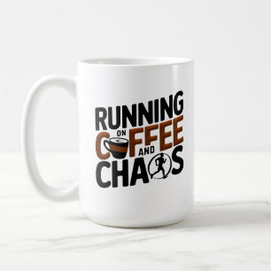 Auf Kaffee und Chaos laufen Kaffeetasse
