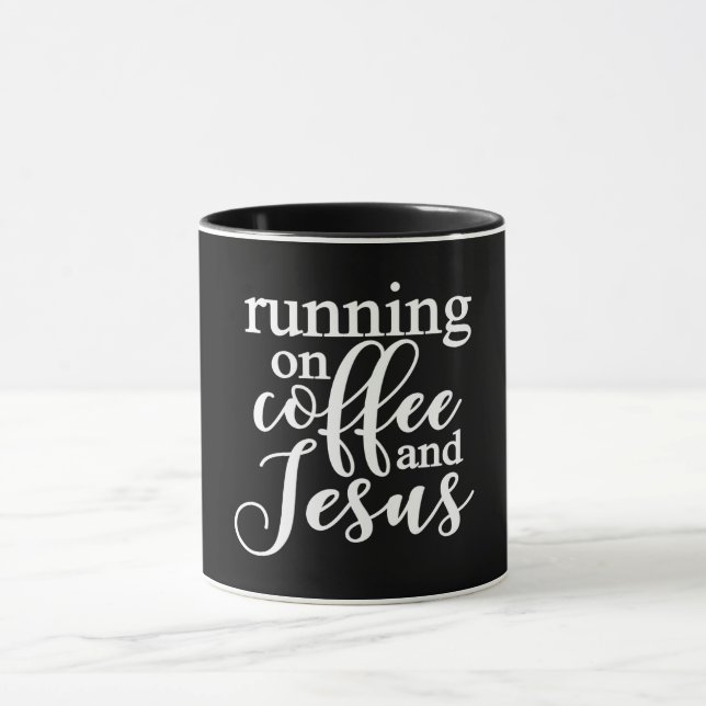 Auf Kaffee und Jesus laufen Tasse (Zentrum)