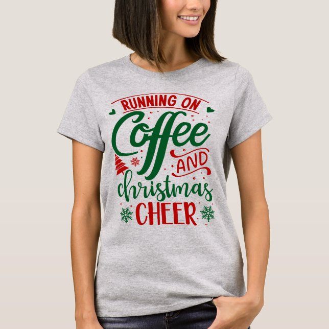Auf Kaffee und Weihnachts-Cheer-Hemd laufen T-Shirt (Vorderseite)