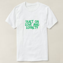 Auf Liebe und Treue gebautes Hunde-T-Shirt