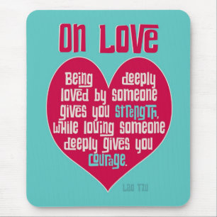 Auf Liebe. Zitat von Lao Tzu Mousepad