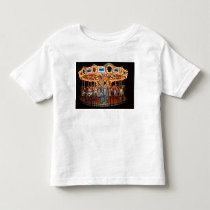 Auf T - Shirt bedrucktes Karussell
