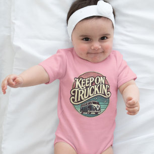 Auf Truckin'Retro 60er Personalisiert rosa behalte Baby Strampler
