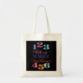 Auf welcher Zahl sind wir? Bunco Typografie Black Tragetasche