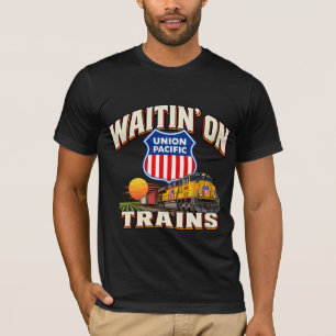 AUF ZÜGE WARTEN. UNION PACIFIC. T-Shirt