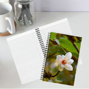 Aufblühende weiße Magnolien-Blütenpracht Notizbuch