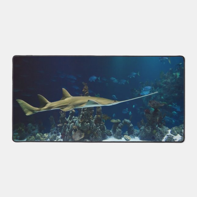 Auffallend Sawfish Unterwasser Schreibtischunterlage (Vorderseite)