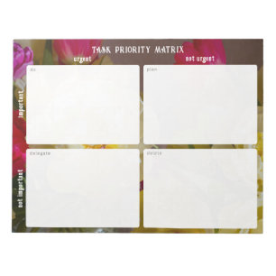 Aufgabenpriorität und Planer-Matrix (florale) Notizblock